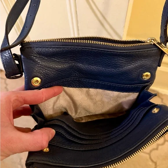 Michael Kors navy blue leather crossbody bag - Picture 5 of 11
